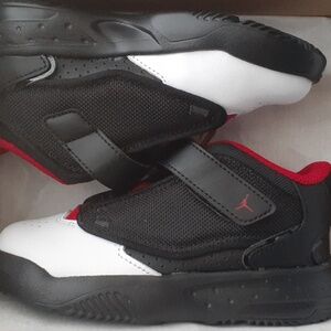 Jordan Max Aura 4 TD Black and Red Sneakers
